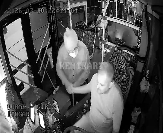 Alanya’da kılık değiştirerek otobüs denetimi yaptı
