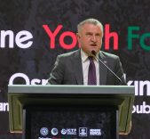 Bakan Bak: Filistinli sporcular kendi evlerinde sahaya çıkacak