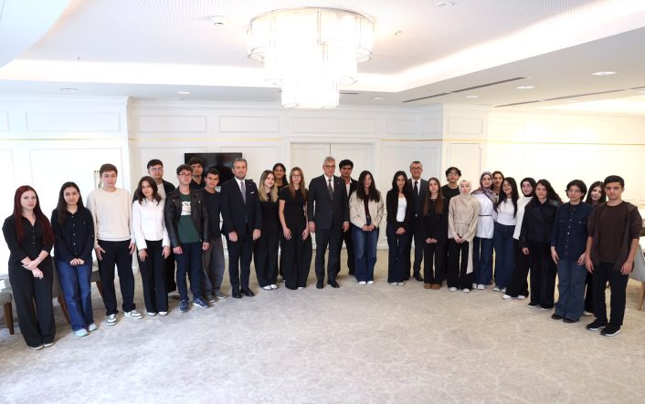 Bakan Memişoğlu, tıp fakültelerine dereceyle giren öğrencilerle buluştu