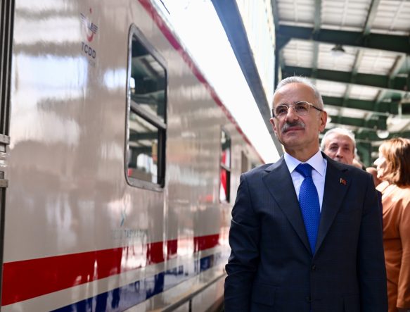Turistik Karaelmas Ekspresi yeniden raylara iniyor