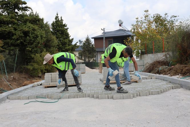 Toroslar’ın kırsal mahallelerinde yollar yenileniyor
