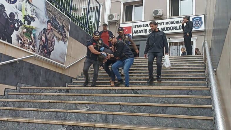 Eyüpsultan Camii’nde havaya 4 el ateş açtı; tartışma yüzüne tükürülmesiyle başlamış