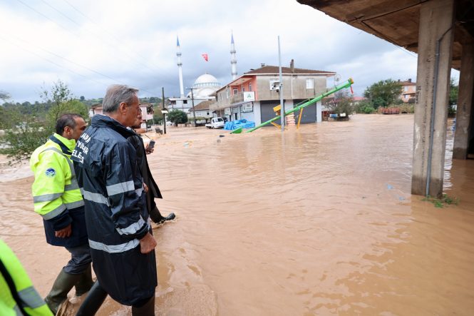 Sakarya’da dere taştı; su baskınları yaşandı (6)