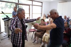 Mavi Ev alzheimer hastalarına ve yakınlarına moral oluyor