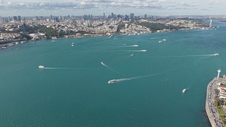 Yağışın ardından Boğaz turkuaza büründü