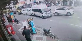 4 aracın karıştığı zincirleme kaza kamerada