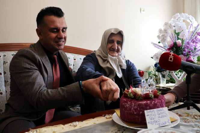 85 yaşındaki Asuman Atasever’e doğum günü sürprizi