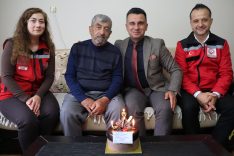 85 yaşındaki Asuman Atasever’e pastalı doğum günü sürprizi