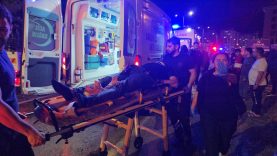 Adana’da hafif ticari araç kanala düştü: 2 yaralı