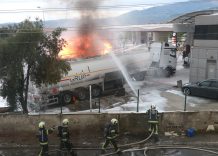 Akaryakıt istasyonunda tankerde çıkan yangın, yanındakine de sıçradı (2)