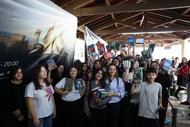 Antalya Kitap Fuarı 3’üncü gününde ziyaretçi akınına uğradı