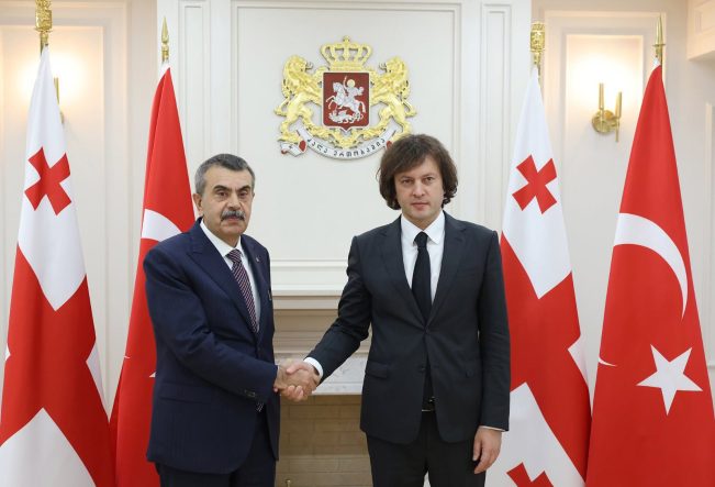 Bakan Tekin, Gürcistan Başbakanı Kobakhidze ile görüştü