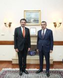 Bakan Tekin, Türkiye’nin Tiflis Büyükelçiliği’ni ziyaret etti
