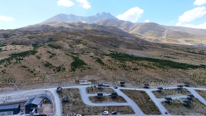 Büyükşehir Belediyesi’nden Erciyes’in eteklerinde yeşil seferberlik
