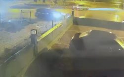 Cipin bahçe duvarına çarptığı kaza kamerada; 4 yaralı