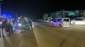 Derik’te hafif ticari araç ile otomobil çarpıştı: 3 yaralı