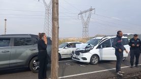 Diyarbakır’da hafif ticari araç ile otomobil çarpıştı: 2 yaralı