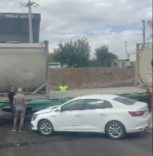 Diyarbakır’da tren, hemzemin geçitte otomobille çarpıştı