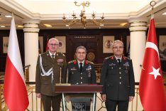 Genelkurmay Başkanı Bayraktaroğlu, Polonya Kara Kuvvetleri Müfettişi Tümgeneral Fajkowski’yi kabul etti