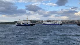 Gökçeada ve Bozcaada feribot seferlerine fırtına engeli