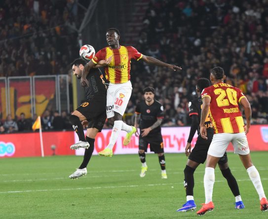 Göztepe Anthony Dennis’i aradı