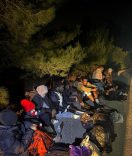 İzmir’de 16 kaçak göçmen yakalandı; 1 organizatör şüphelisi tutuklandı