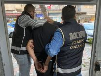 İzmir’de 19 yıl 9 ay hapis cezası bulunan firari yakalandı