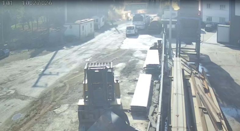 İzmir’de metal fabrikasında patlama; 3’ü ağır, 7 yaralı (2)