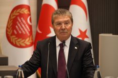 KKTC Başbakanı Üstel: Kıbrıs Türk halkı tehditlerle haklarından vazgeçirilemez