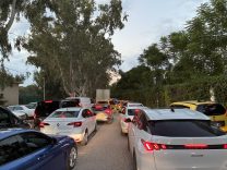 Kundu’da bitmeyen yol, uzay kongresinde trafik çilesine dönüştü