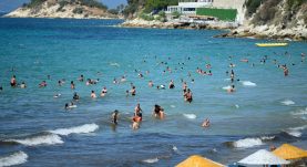 Kuşadası’nda ‘sarı yaz’ döneminde turist bereketi; otellerde doluluk oranı yüzde 70’i aştı