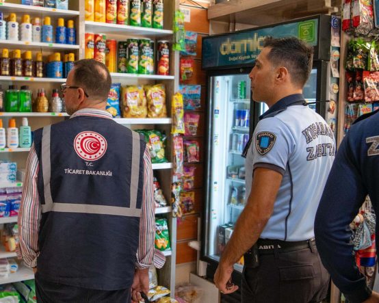 Kuşadası’nda ticari işletmeler denetlendi