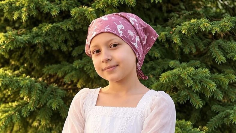 Lösemiden hayatını kaybeden 9 yaşındaki Ada, balonlarla son yolculuğuna uğurlandı