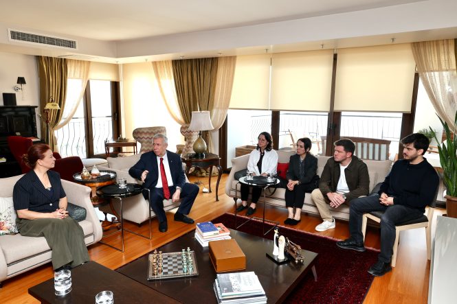 Mansur Yavaş, Vahap Seçer’in ailesini ziyaret etti