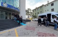Nevşehir merkezli uyuşturucu operasyonunda gözaltına alınanlardan 18’i tutuklandı