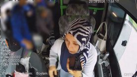 Otobüste fenalaşan yolcusunun yardımına koştu