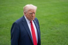 Trump: İngiltere’deki ABD bombardıman uçaklarını İran tehdidi nedeniyle çektik