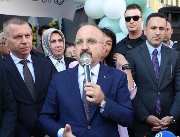 bakan-yardimcisi-turan-ailelerimiz-siddet-riskine-dikkat-ederek-sureci-takip-etsinler-khhI7adw.jpg