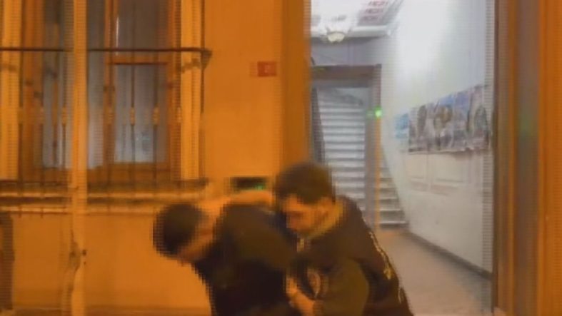 beyoglunda-uyusturucu-operasyonu-3-supheli-tutuklandi-Mm9kUNFz.jpg