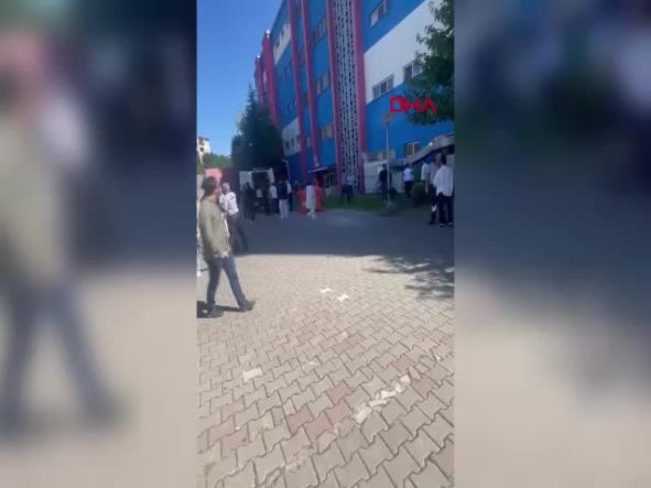 karabuk-universitede-3uncu-kattan-dusen-ogrenci-yaralandi-dIrKQmwQ.jpg
