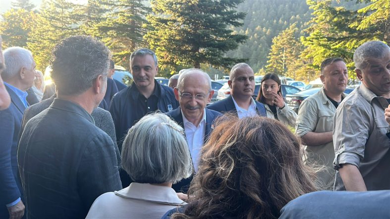 kilicdaroglu-partisinin-tbmm-grubu-degerlendirme-toplantisi-icin-boluda-57hKXS2T.jpg