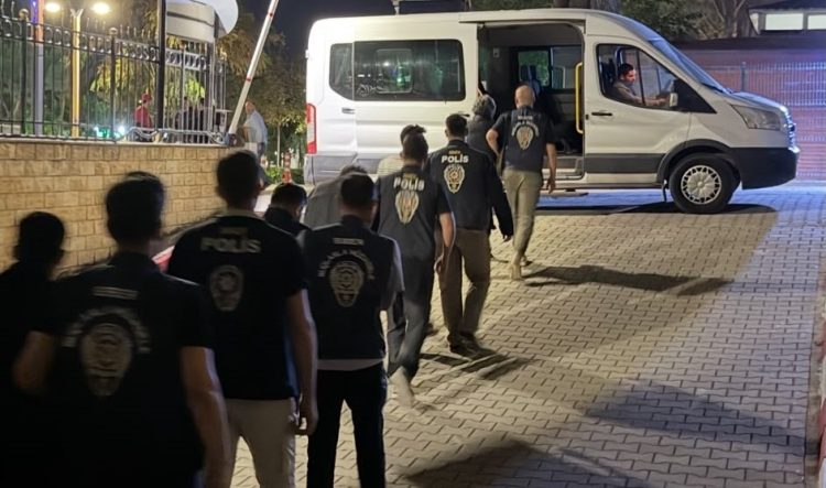manisa-merkezli-12-ilde-yatirim-ve-fon-dolandiriciligi-yapan-ceteye-operasyon-21-gozalti-2-puDtyvev.jpg