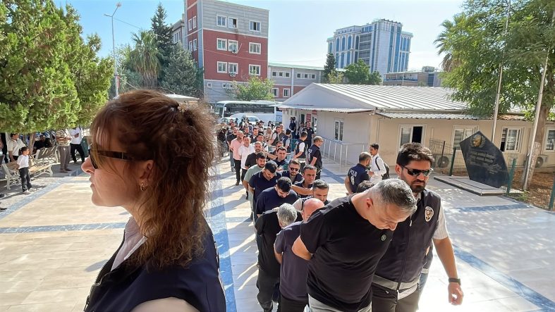 sanliurfa-merkezli-yasa-disi-bahis-operasyonunda-27-supheli-tutuklandi-GROgiNtF.jpg
