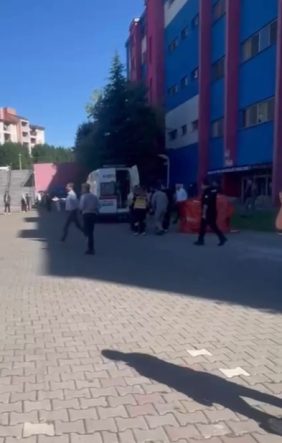 universitede-3uncu-kattan-dusen-ogrenci-yaralandi-aBHIPO1U.jpg